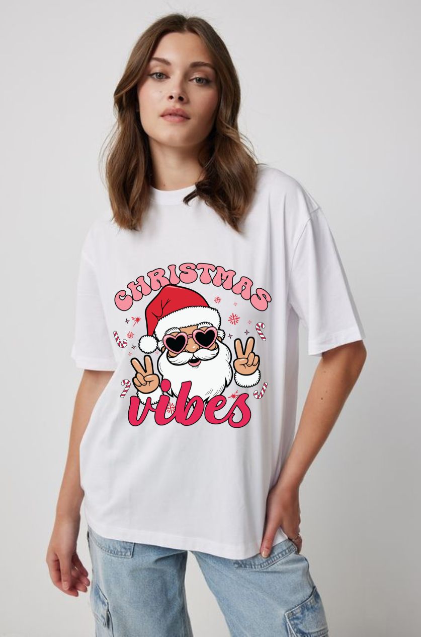 Women's Oversized T-shirt- Christmas Vibe